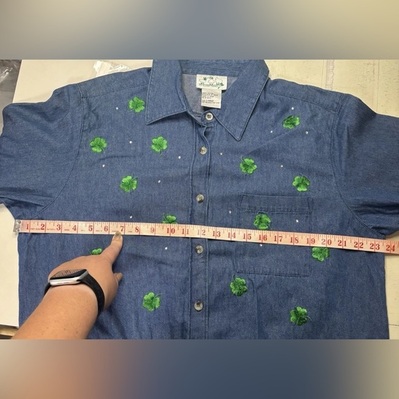 Quacker Factory Shamrock Embroidered Sequins Denim Button Size Large Patrick’s - Picture 3 of 7